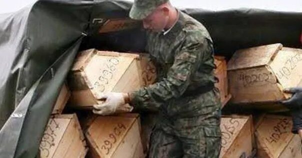 Кто такие трехсотые. Цинковый гроб груз 200 Афганистан. Груз 200 гробы с солдатами Афган. Груз 200 гробы с солдатами Чечня.