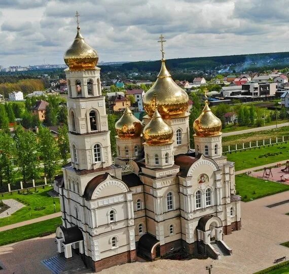 Духовно православный центр. Орловская область Посад Вятский храм. Вятский Посад Орел храм Сретения. Вятский Посад. Церковь Сретения Господня. Православный центр в Орле Вятский Посад.