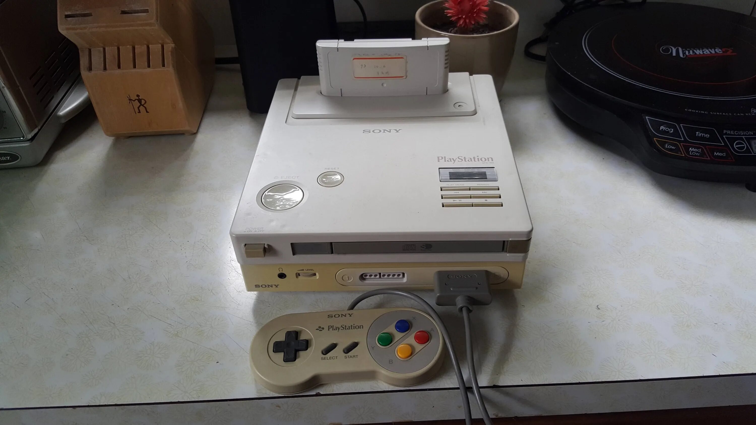 Nintendo ps1. Приставка Нинтендо плейстейшен. Sony PLAYSTATION Snes. Сони плейстейшен 90-х приставки 90 х. Приставка Нинтендо 1994.