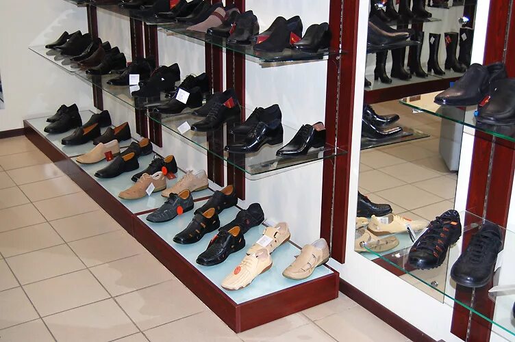 центральный рынок магазины обуви. магазин обуви павильоны. магазин европа киров. центральный рынок магазины обуви. обувь 90х с рынка.