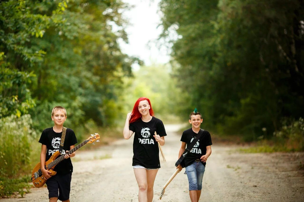 Бригадный подряд гитары. Подарите сыновьям гитары. Бригадный подряд не дарите мамы сыновьям гитары. Подарите сыновьям гитары. Подарите сыновьям гитары.