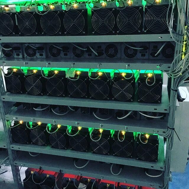 майнеры серверные. серверная для асика. аренда майнер сервера. огромная домашняя майнинговая ферма. майнинг отель красноярск.