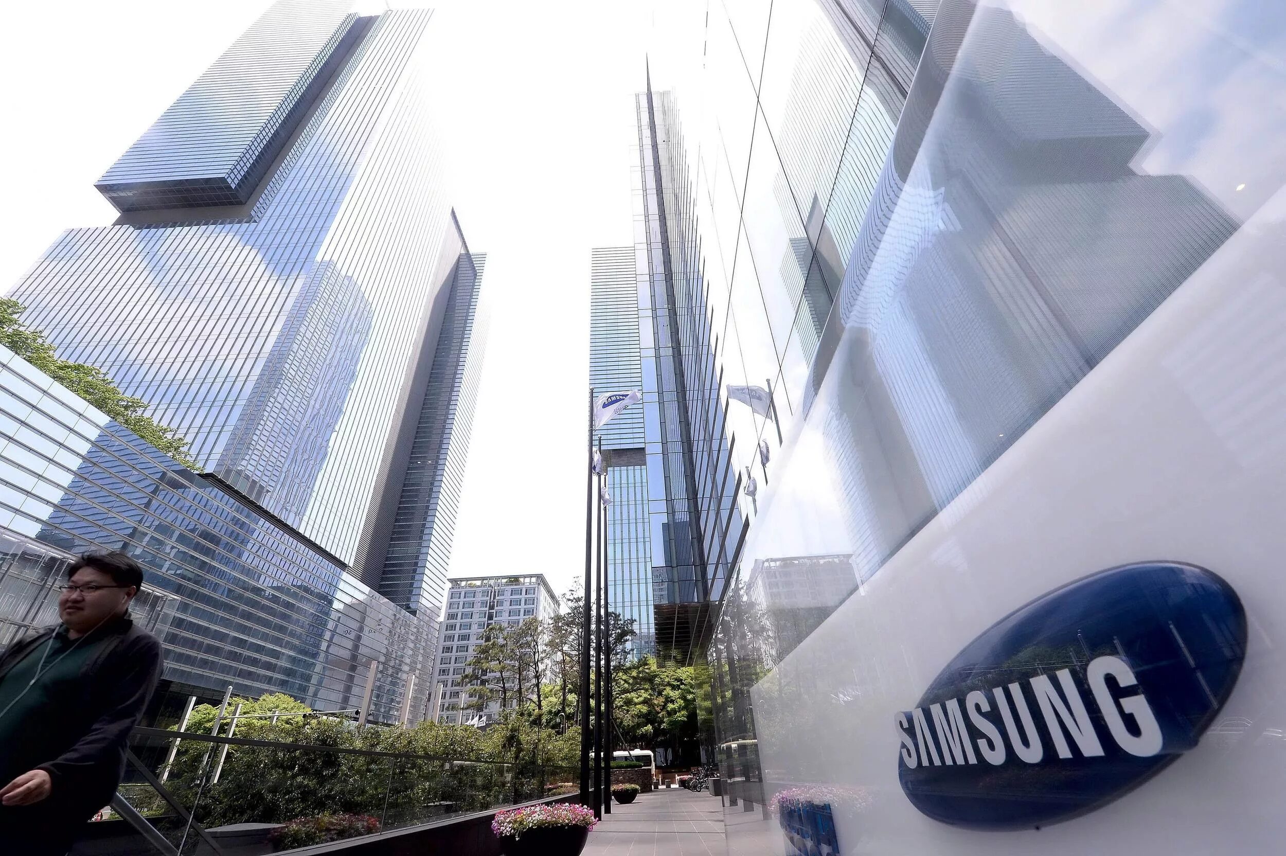 Сеул самсунг. Samsung group южная корея. samsung electronics в корее. samsung штаб квартира в корее. офис самсунг в сеуле.