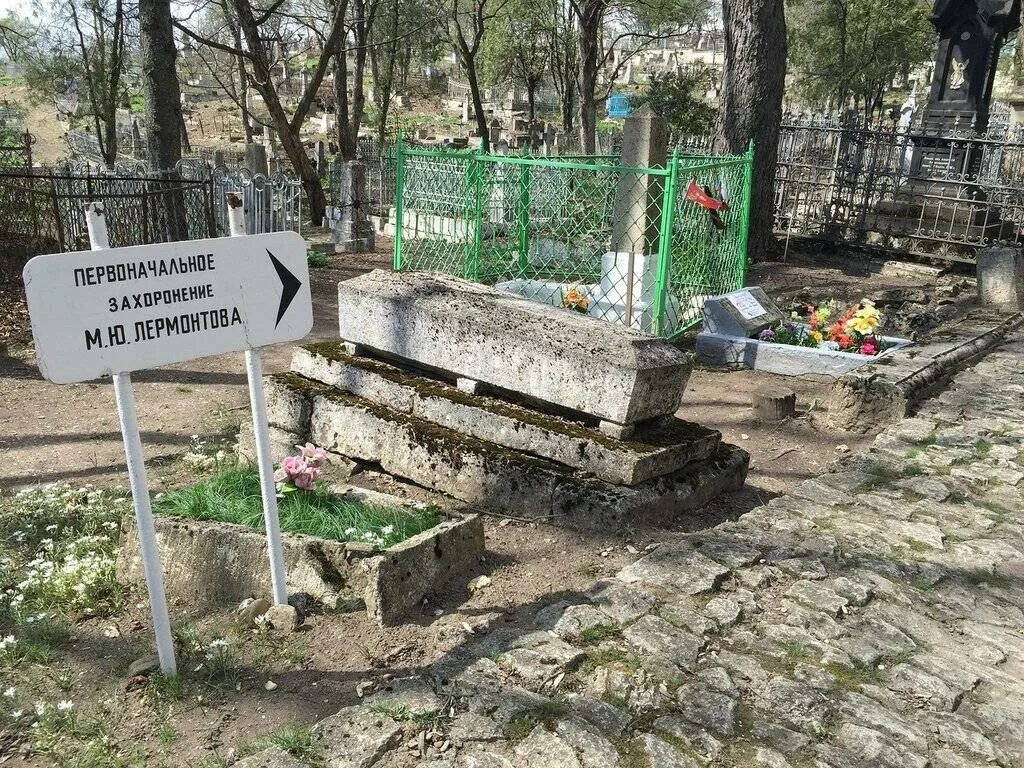 Нальчикское шоссе 7 пятигорск. Хорошевское кладбище пятигорск. некрополь пятигорск. старое кладбище пятигорска. нальчикское кладбище пятигорск.