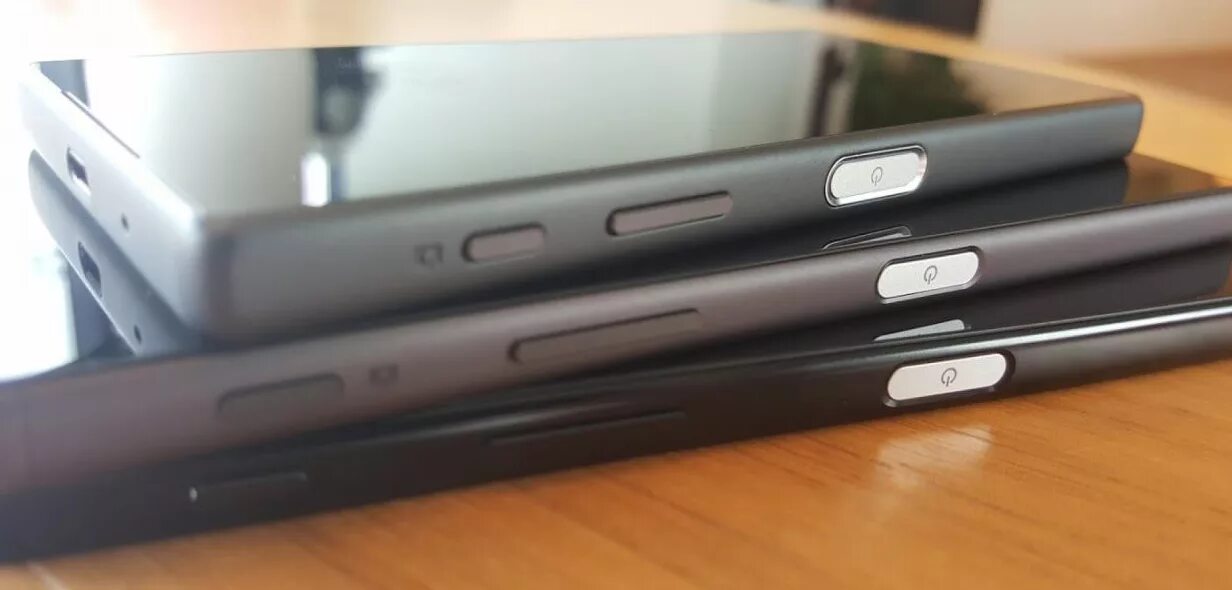 Прошивка xperia compact. Xperia z5 compact. sony xperia z5 compact фото. сони иксперия z5 подставка. sony z550i.
