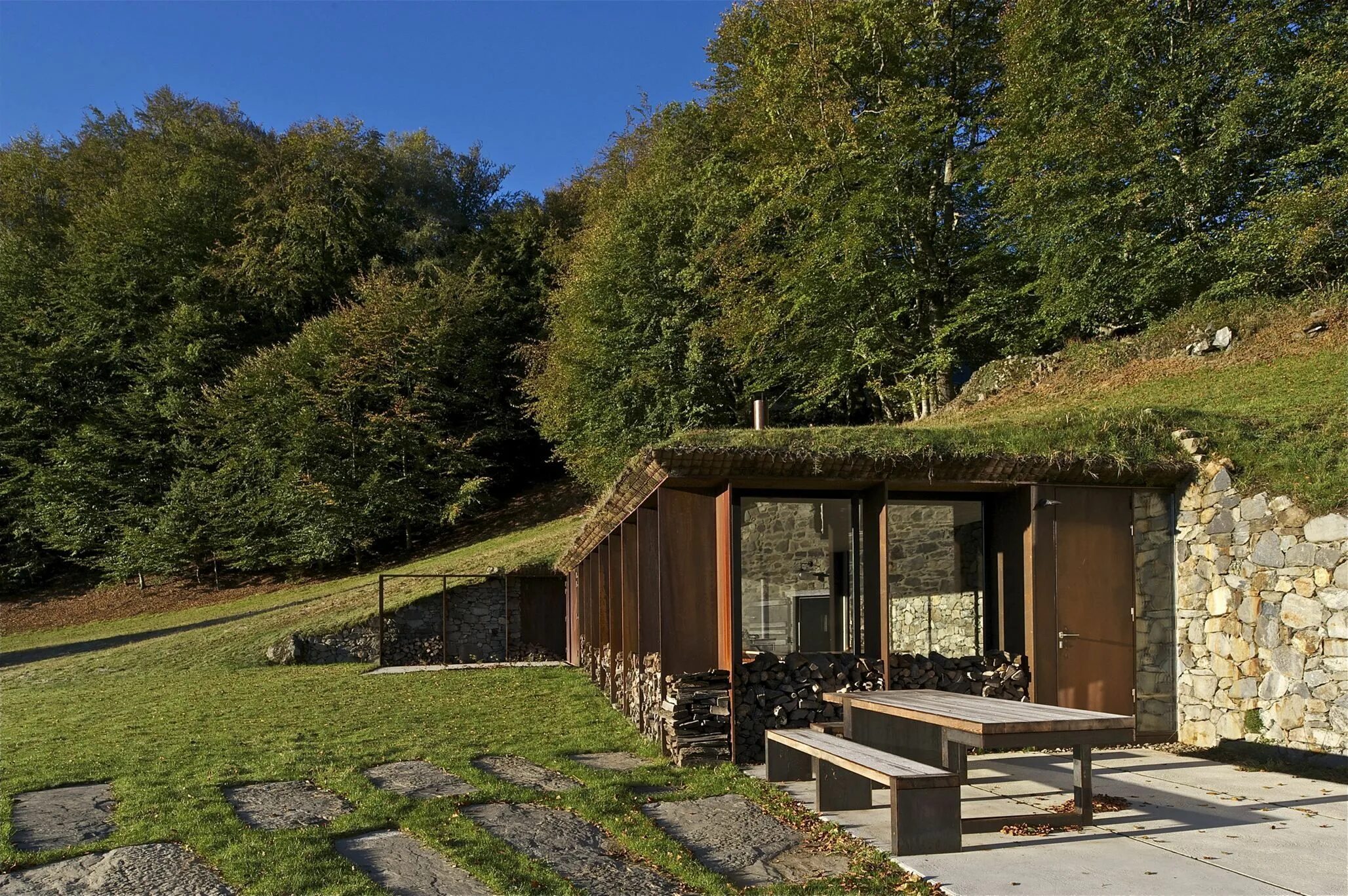 Выемка грунта под фундамент. Земляной комплекс. Земляной комплекс. Необычные домики для отдыха. Экодом гарри невилла.