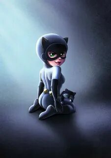 Женщина кошка с котятами
