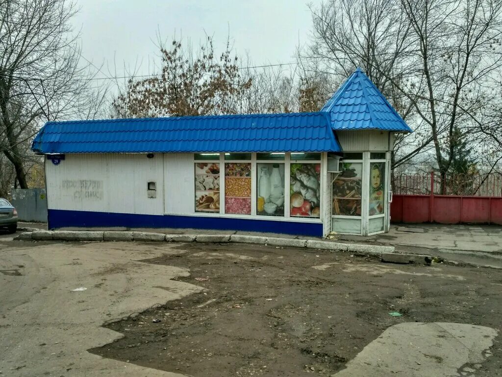 Магазин дача центр липецк. Одиночный магазин для дачи. Магазин на горелке зеленоградский фото. Магазин в дачном поселке. Магазин в дачном поселке.
