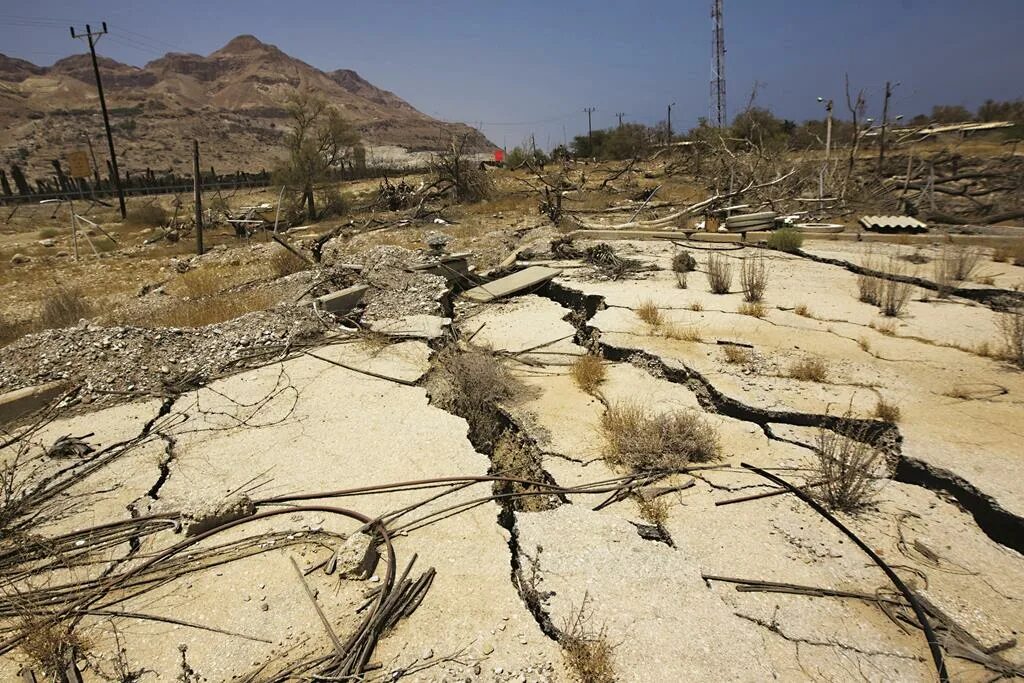 Землетрясение в израиле. Засуха в Израиле. Заброшенный на Мертвом море.