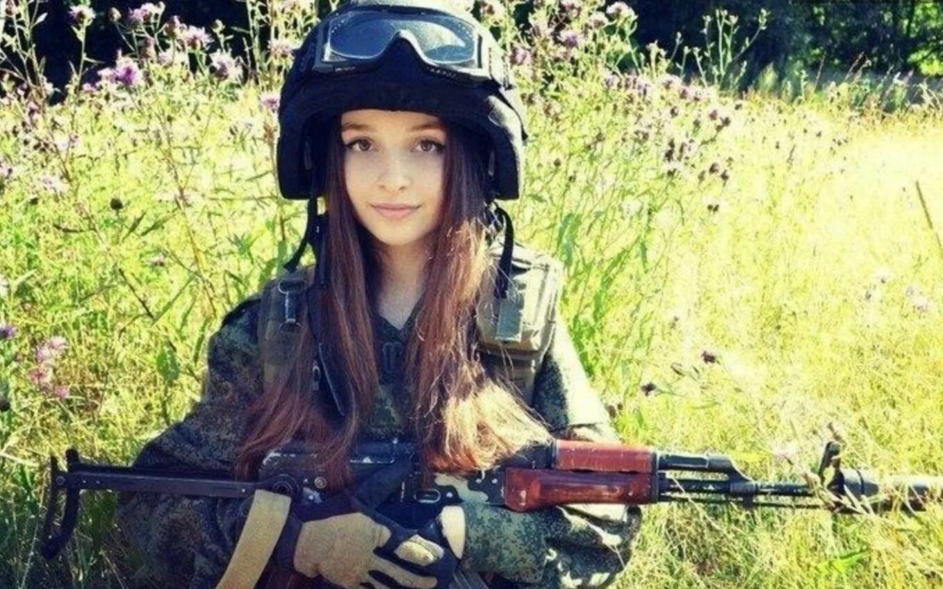 Клеопатра днр ополченка. Ополченка снайпер багира. Ополченки донбасса. Военные девушки донбасса. Ополченка.