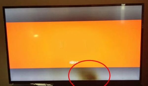 Что делать если половина экрана. Пятна на матрице телевизора Samsung. Темные пятна на ЖК телевизоре самсунг. Телевизор самсунг пятна в матрице. Пятна на ЖК экране.