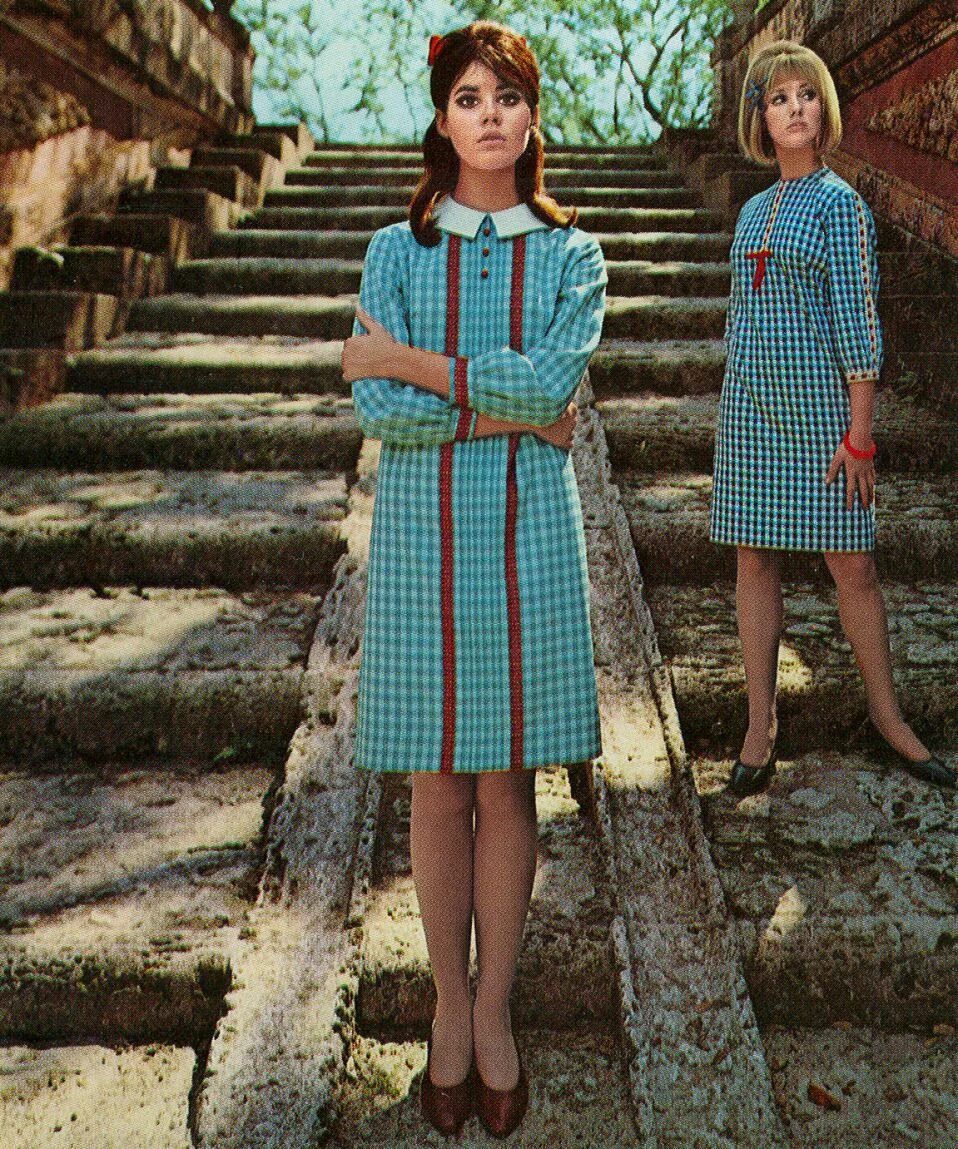 Одежда советского времени. Кримплен 60е. Мода 60-х в СССР женская. Платье в стиле 70-х. Платье в стиле 60-х годов.