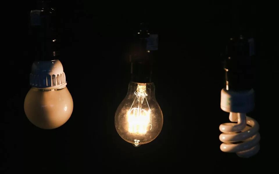 Change a light bulb. A light bulb invention. люменецен и лампа накаливания. switch on a light bulb. лампа накаливания фото.