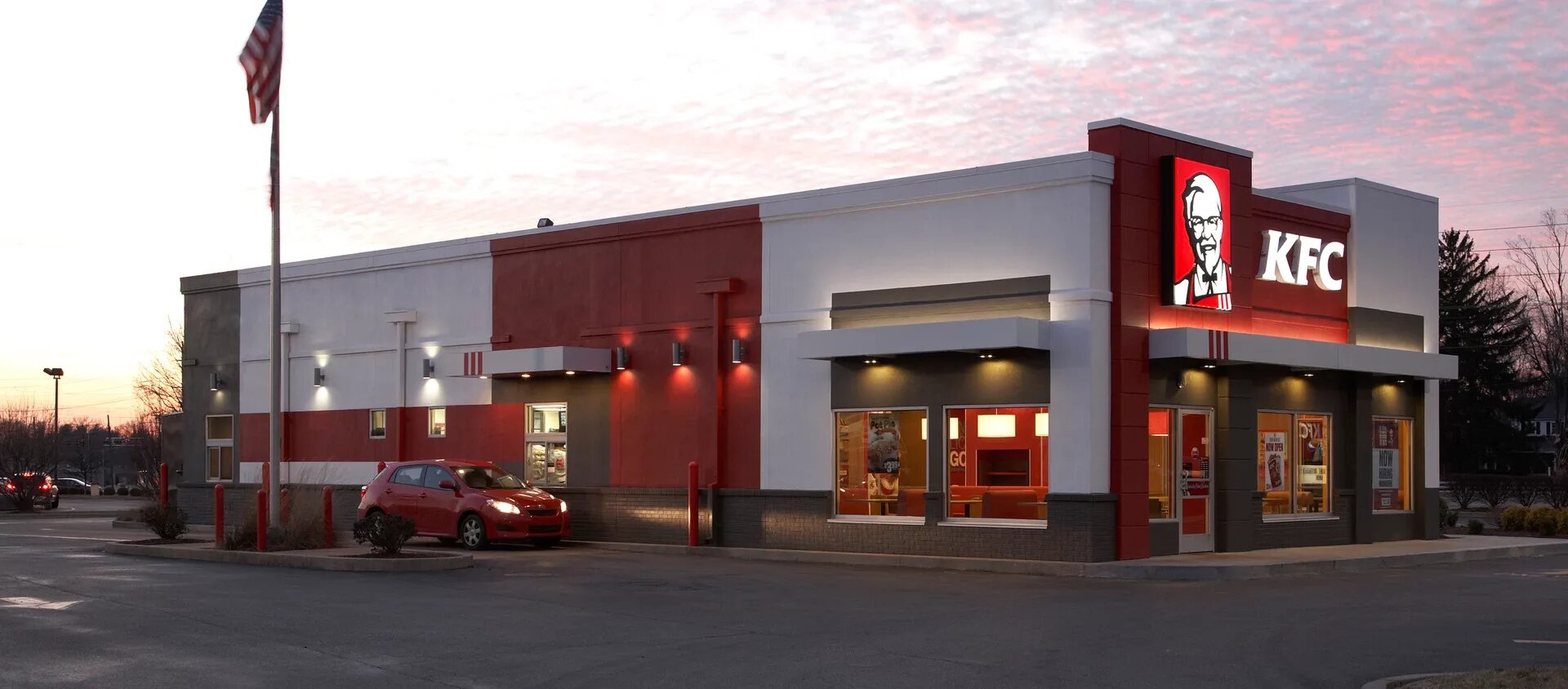 Кфс в америке. Первое кофе кфс америка. Kfc грузия. Кфс ресторан в америке. Американский кфс.