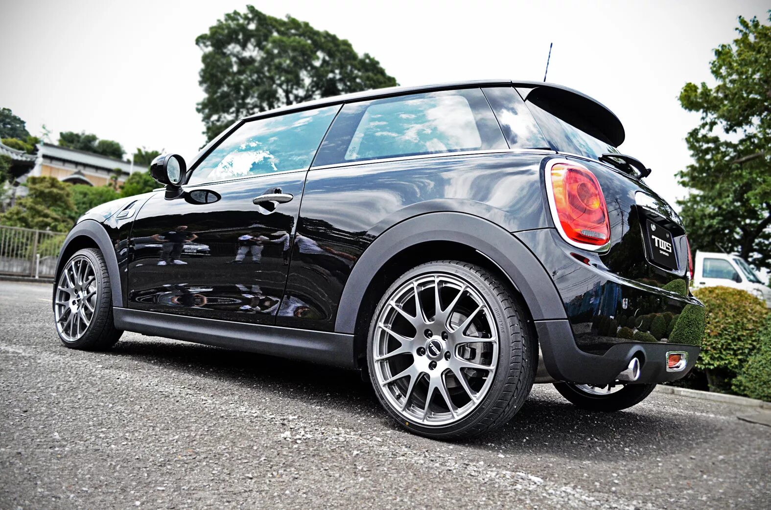 Диски mini cooper. Мини Купер 56. Mini Cooper f56 Saloon. Мини Купер кузов f56. Mini Cooper 7649132.