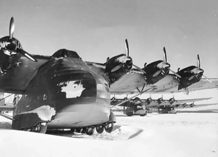 Messerschmitt gigant. Messerschmitt me.323 gigant самолет. мессершмитт 323 гигант. мессершмитт гигант ме-321. me 323.