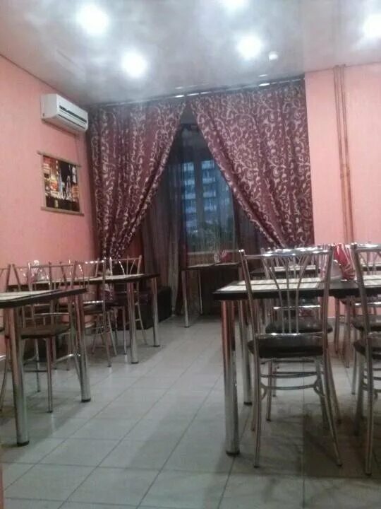 Хатико с ричардом гиром порода собаки. Суши бар хатико. Хатико эмблема. Хидэсабуро уэно могила. Цвет хатико одежда.