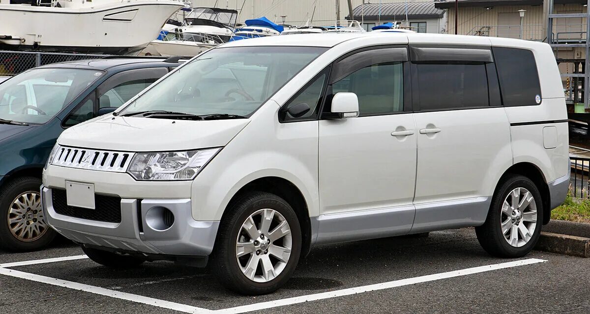 Митсубиси делика. Mitsubishi delica 400. Мицубиси делика 4. Mitsubishi delica 4. Митсубиси делика 2 шамоникс.