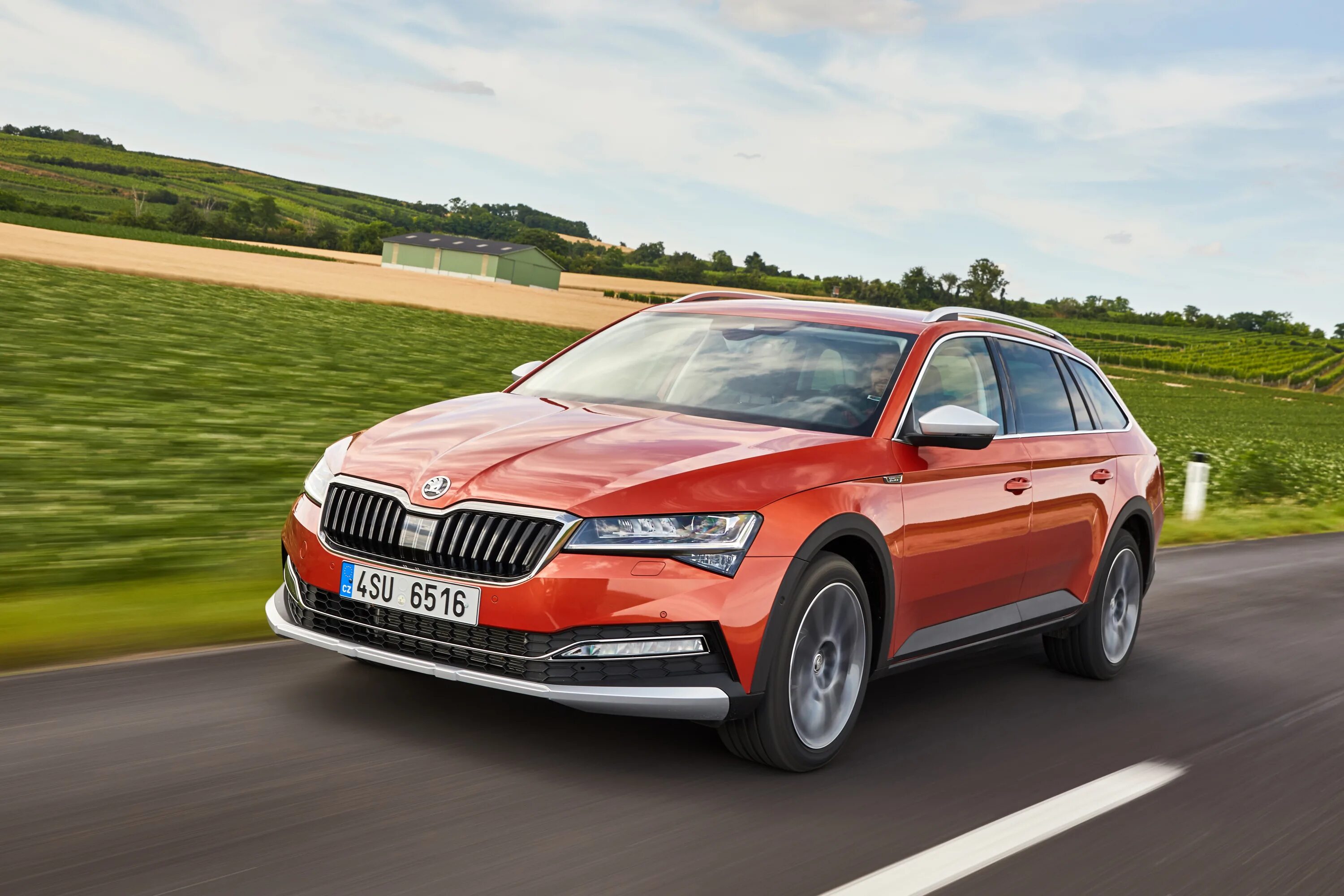 Сколько сейчас стоит шкода. Шкода суперб скаут. škoda superb scout. шкода суперб скаут 2025. superb scout 2025.