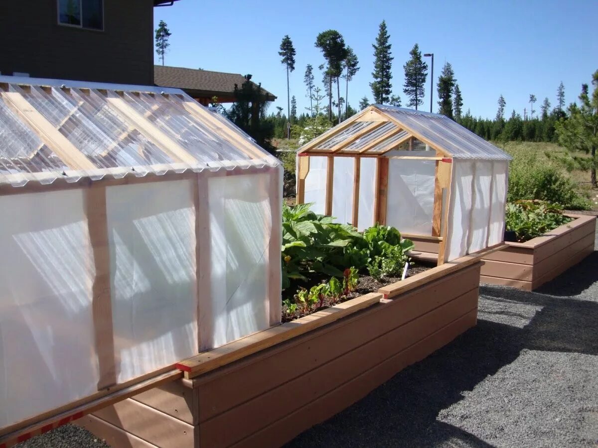 Парник теплица своими руками. Теплица Greenhouse 140 140 190. Теплица Петромаш Солнечная 200х235см. Парник деревянный. Высокие грядки с парником.