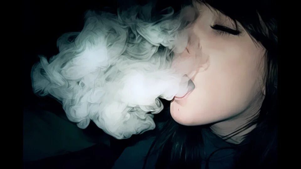 Дым со словами. Девушка в дыму. Дым изо рта. Девушка с дымом изо рта. Брюнетка в дыму.