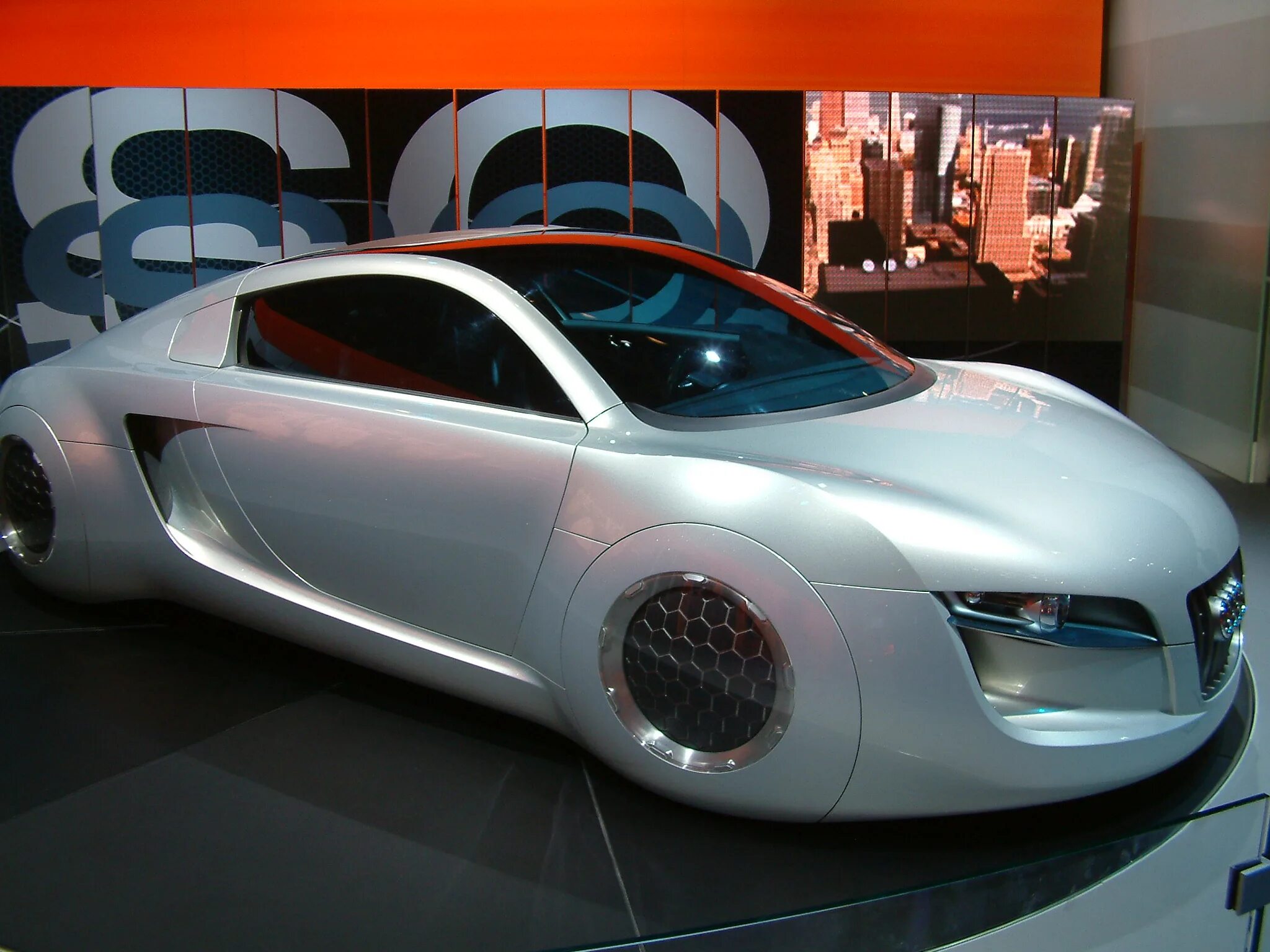 2 машины 1 робот. Audi irobot. я робот автомобиль. роботизированная машина. я робот ауди.