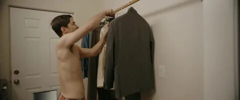 ausCAPS: Justin Long shirtless in The Wave