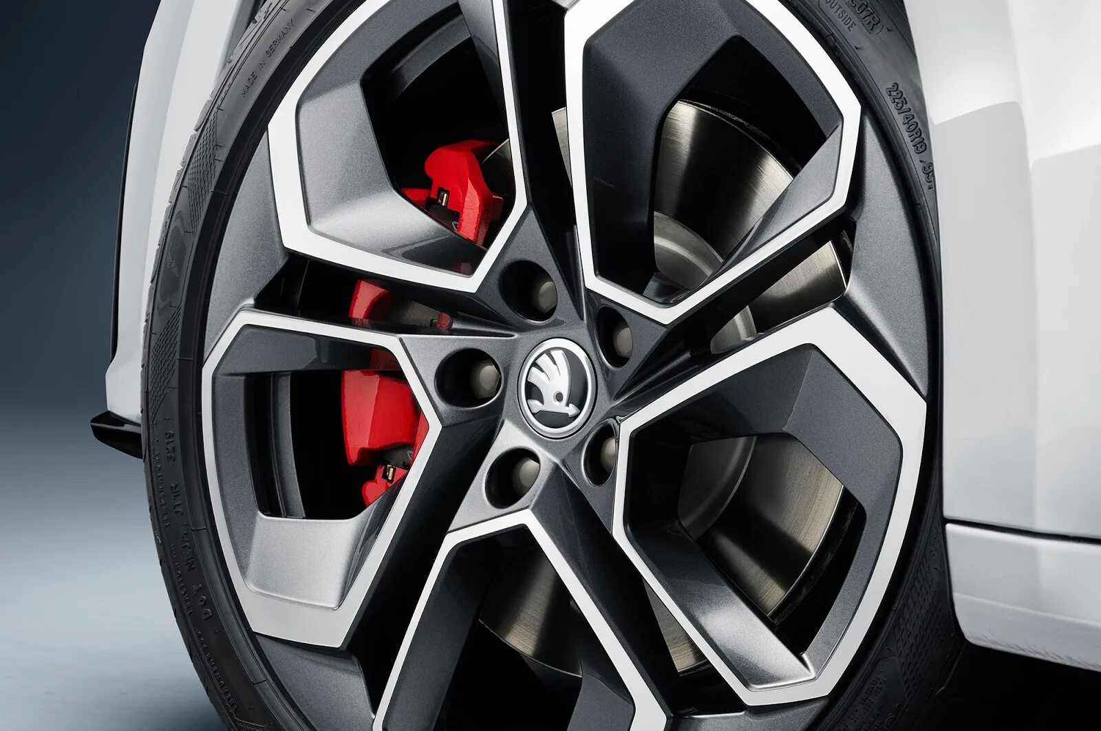 Диски шкода рс. Диски skoda 2025. skoda octavia 2025 диски. октавия 2025 на дисках.