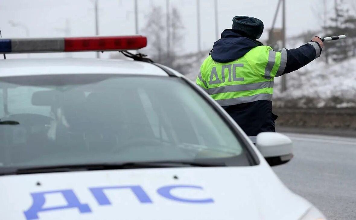 Нарушение правил штраф. Машина гибдд. штраф водителю. полицейский автомобиль. машина &quot;полиция&quot;.
