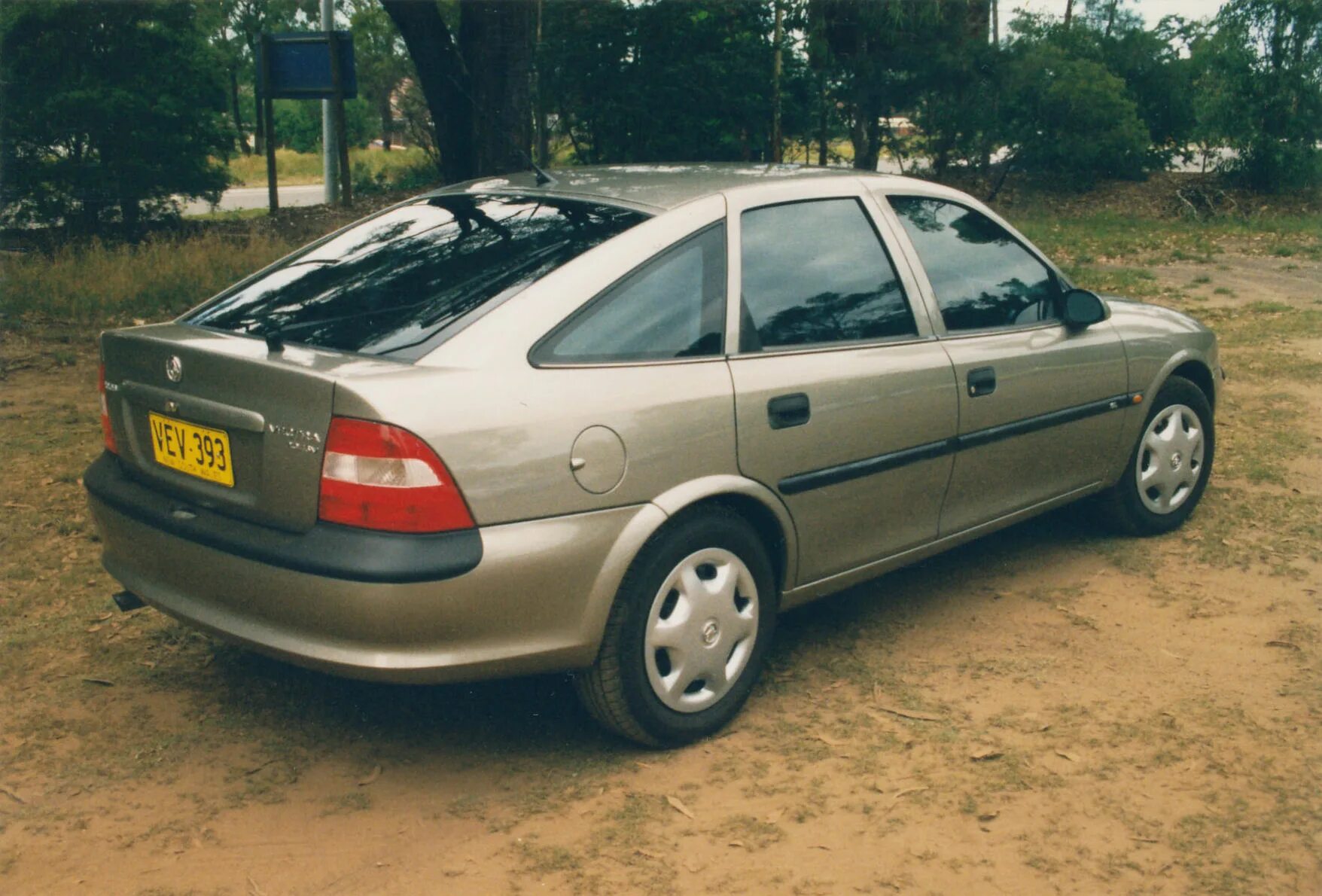 Вектра 98 года. Опель Вектра 1998 хэтчбек. Опель Вектра 1997 хэтчбек. Opel Vectra 1998 хэтчбек. Опель Вектра б хэтчбек 1998.