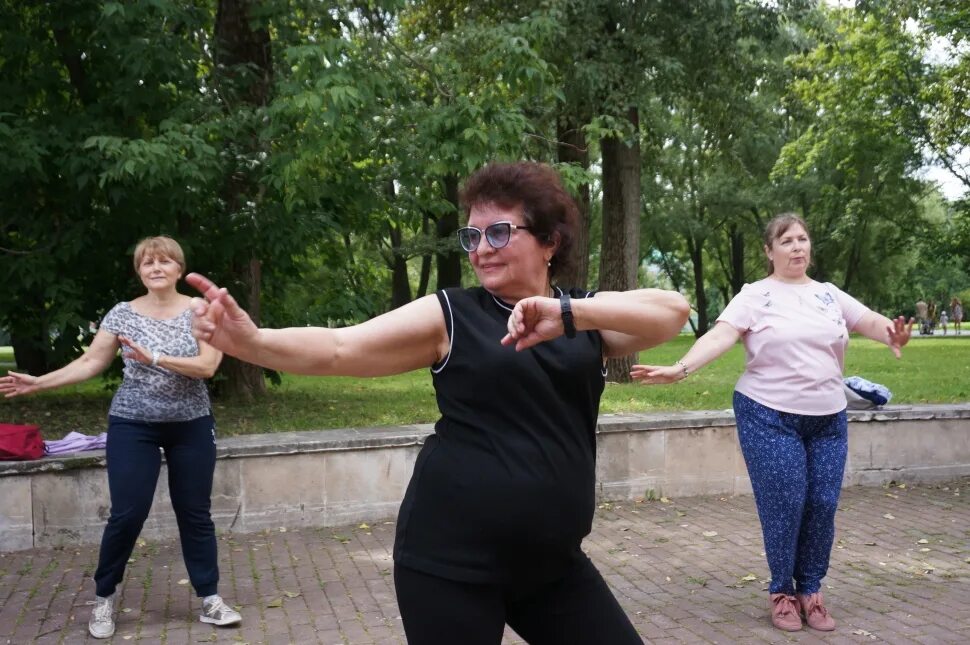 Долголетие бутово. Зумба Голд Московское долголетие. Московское долголетие Южное Бутово. Зумба Московское долголетие парк Яуза. Зумба Южное Бутово.