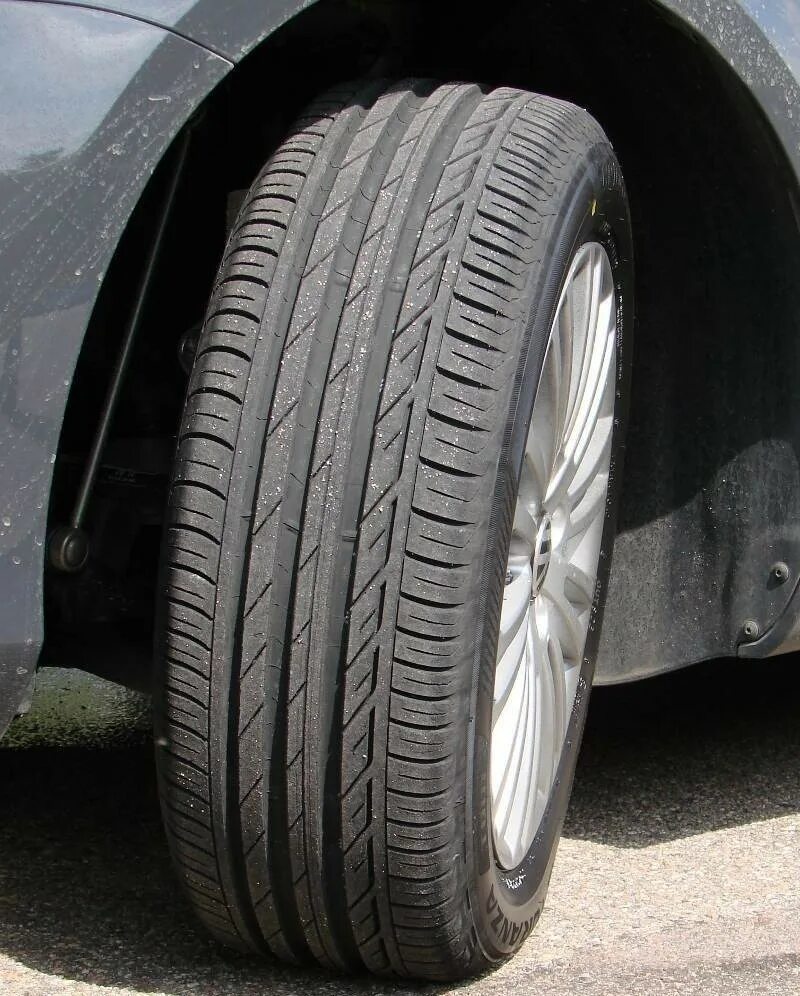 Купить резину летнюю r16 225. Bridgestone Turanza t001. Бриджстоун Туранза t001. Бриджстоун Туранза т001 225/50 r17. Bridgestone Turanza т005 225/55 r17.