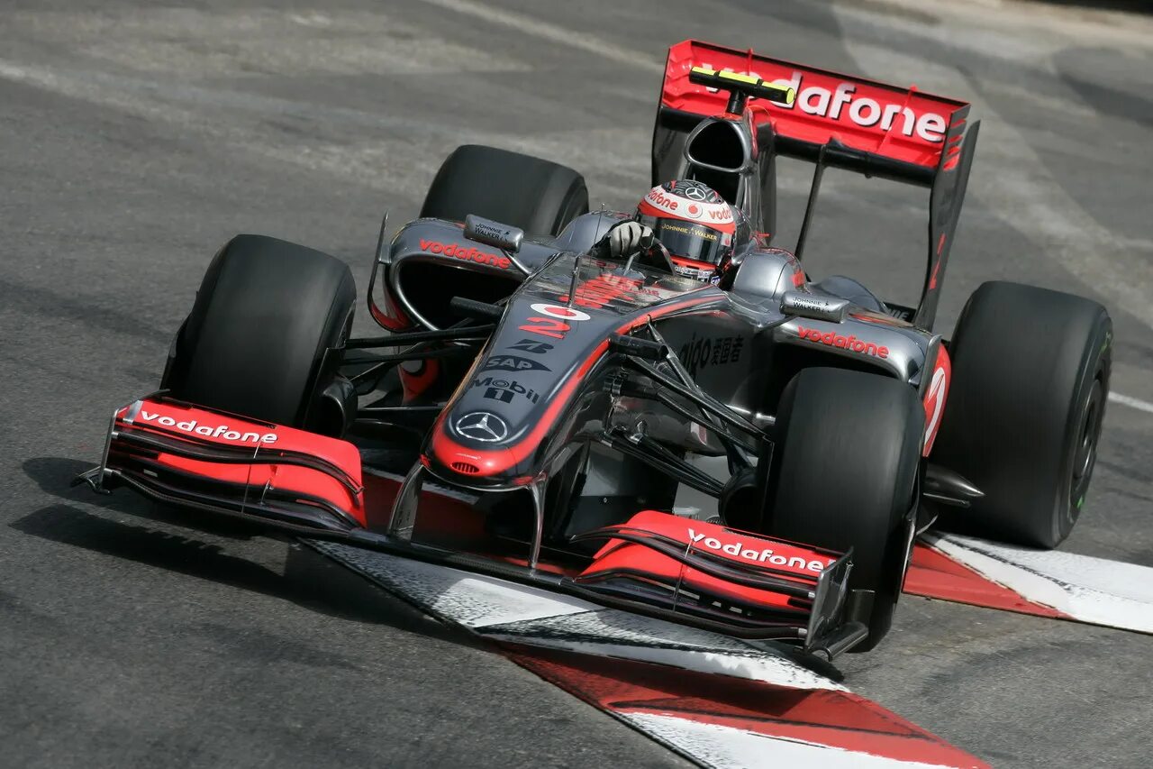 Вершина автоспорта формула. MCLAREN f1 2009. Макларен ф1 2009. MCLAREN f1 2006. MC-Larem MP 4-21.