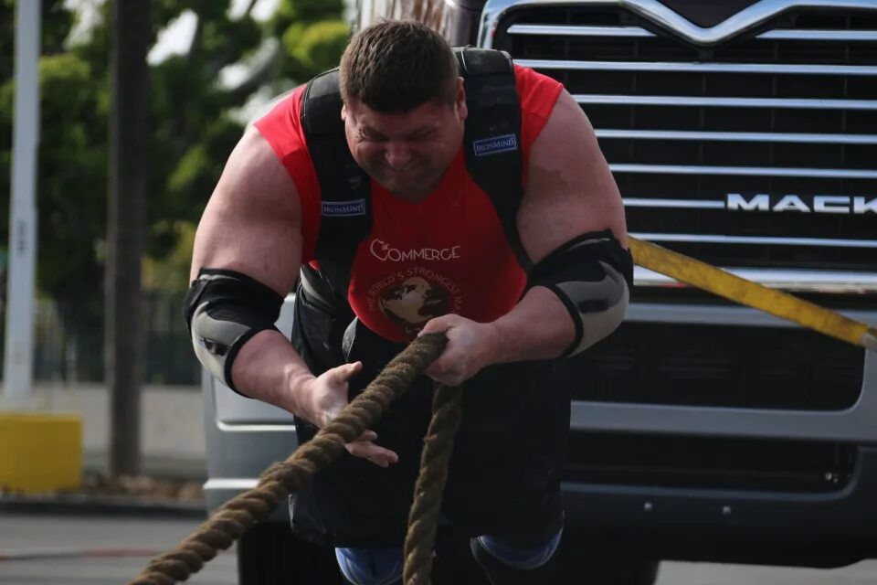 Strong man. Жидрунас Савицкас стронгмен. Самый сильный человек в мире Жидрунас Савицкас. Литовец Стронг Мэн. Бодибилдер пауэрлифтер стронгмен.