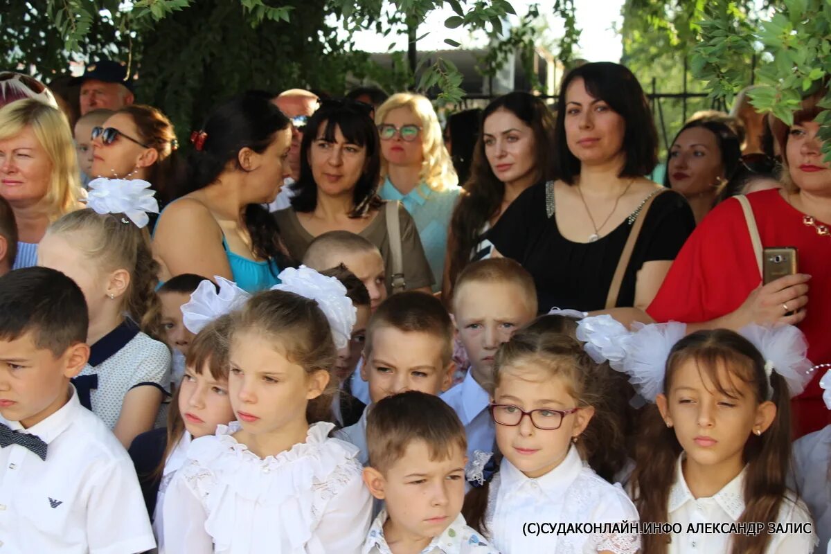 Школа гимназия судак. Школа гимназия судак. Учителя школы гимназии номер 1 судак. Школа-гимназия 1 судак 4 в. Гимназия 1 судак.