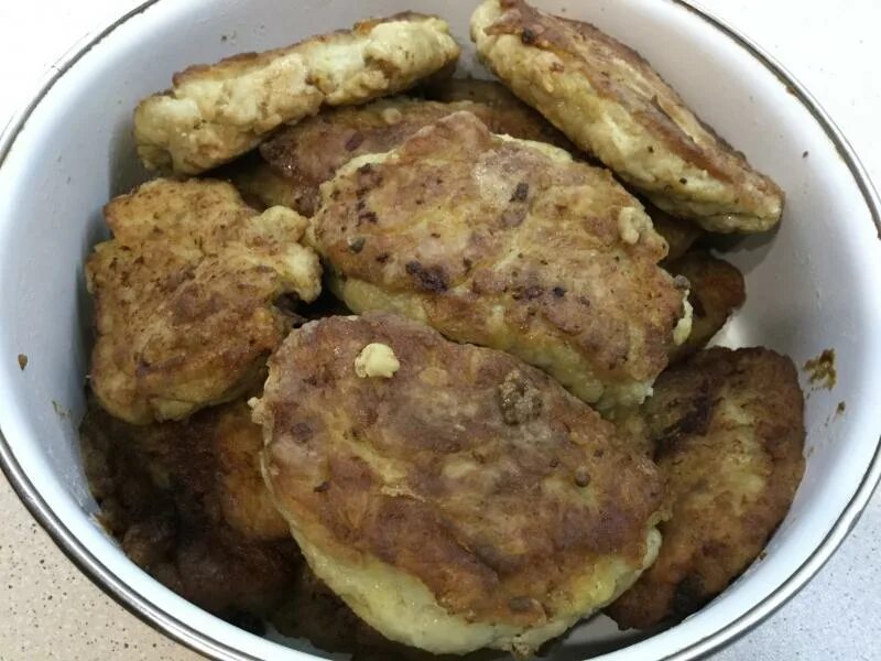 Котлеты из карася. Котлеты из карасей рецепты с фото. Рыбные котлеты из карася. Фарш из карася. Рыбные котлеты из карася.