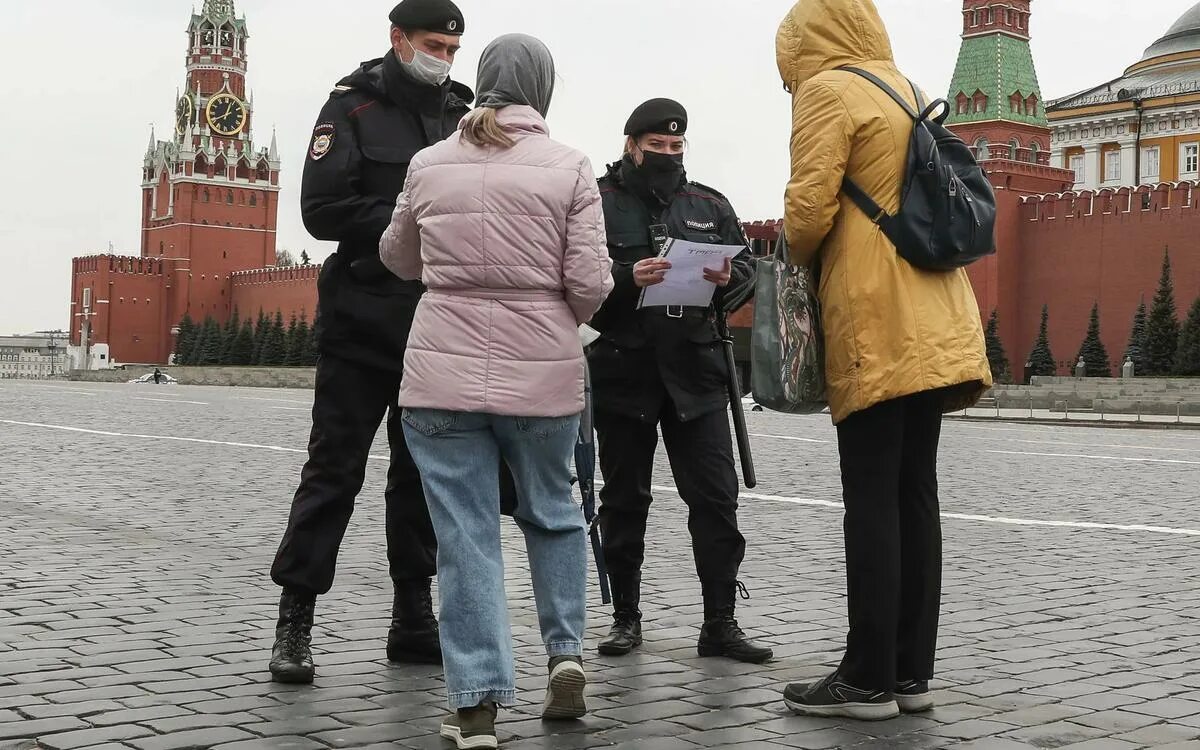 Иностранцы в Москве. Россияне. Россия человек. Ограничения в Москве.