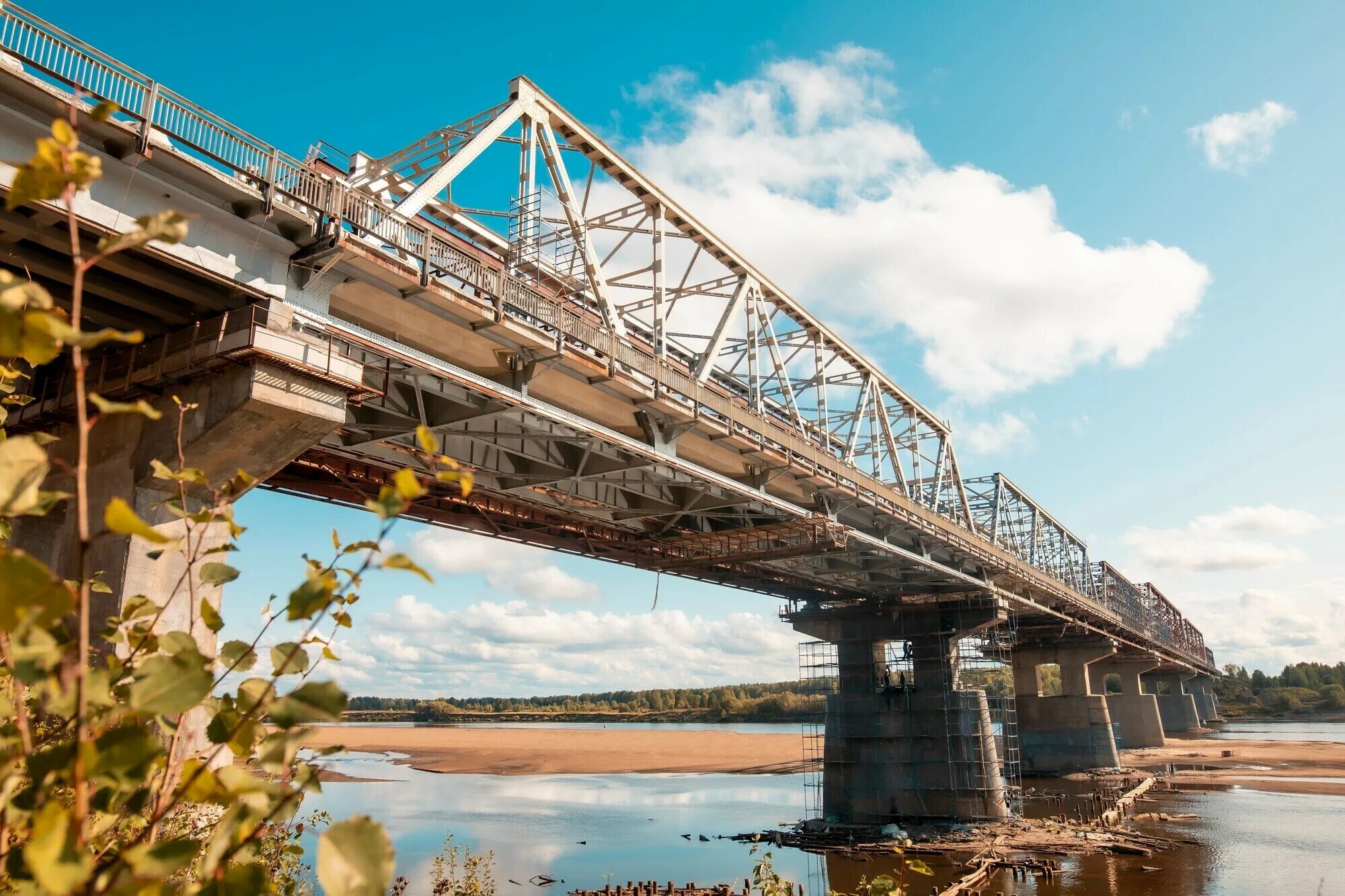 Вычегда Эжва мост. Мост в Сыктывкаре через Вычегду. Железнодорожный мост мост через Вычегду. Кузнечевский мост Архангельск.