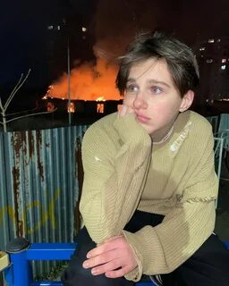 Что в телефоне у давида турова