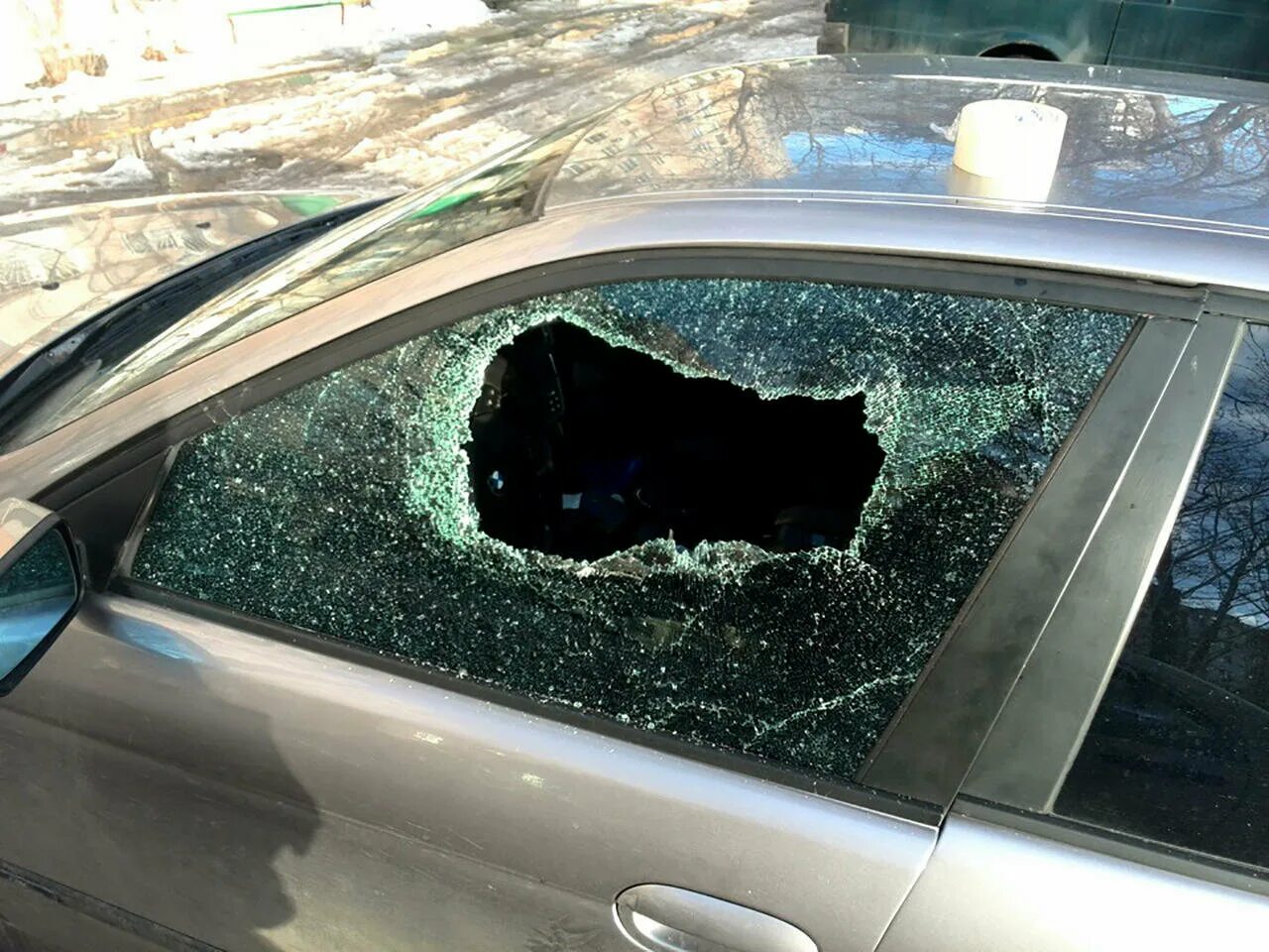 Под заднем стеклом