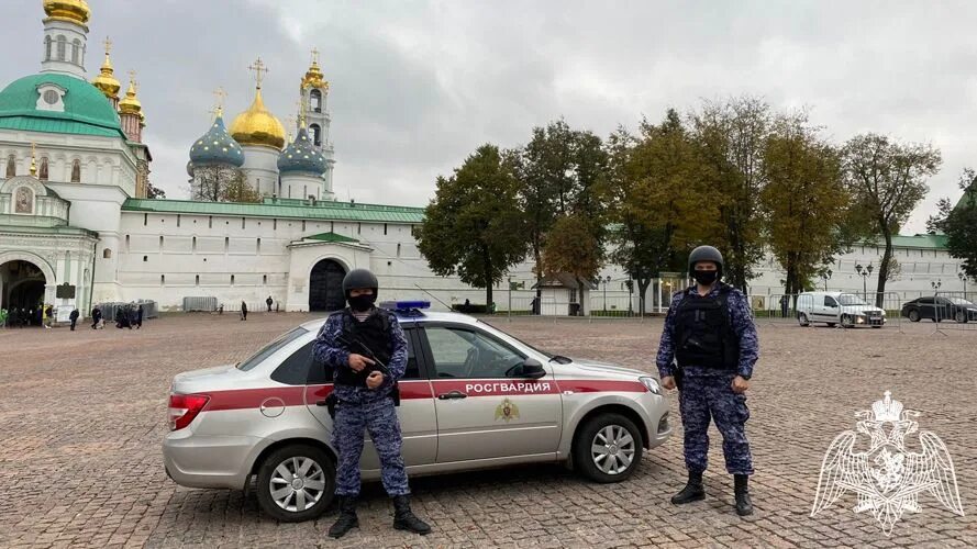 Патруль росгвардии. Росгвардия в подъезде. Охрана квартиры росгвардией в москве. Вневедомственная охрана москва росгвардия. Охрана квартиры росгвардией в москве.