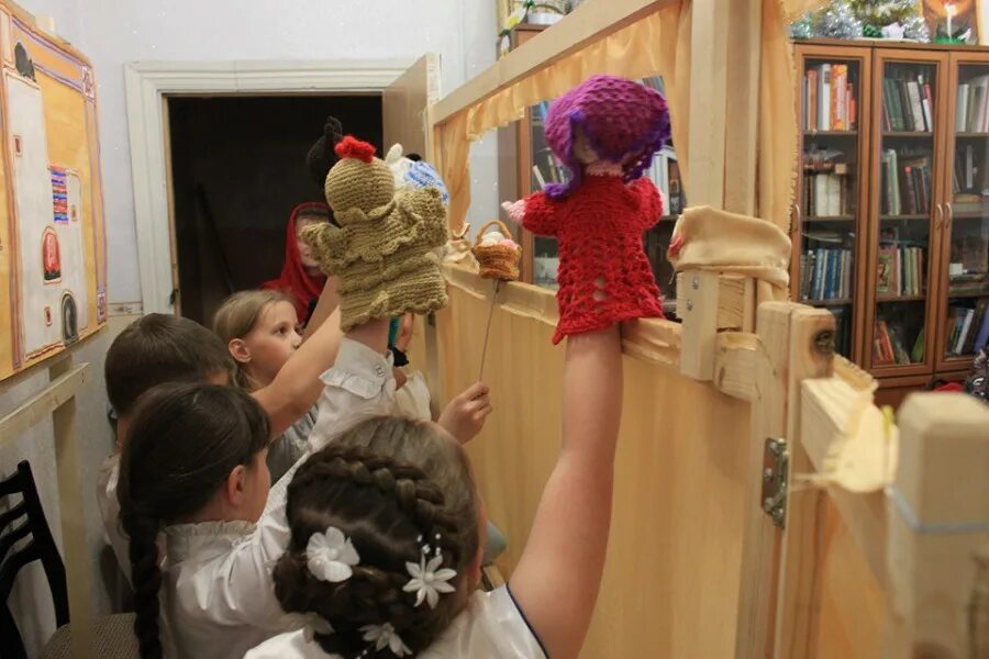 Картинки для афиши театральной студии. Спектакль воскресной школы теремок смотреть. Рождественский вертеп спектакль. Спектакль для воскресной школы сценарий. Кукольный театр занятие в школе.