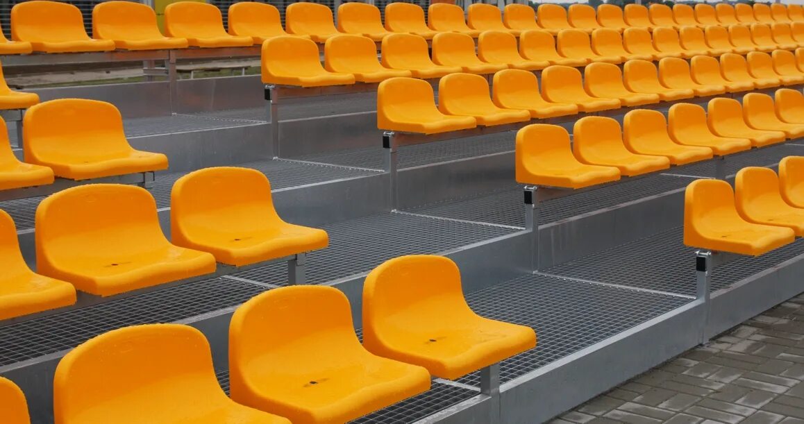 Пластиковые для стадиона. Авангард сиденья для трибун. Сидение для трибун 500х500х600. Сиденья на стадионе. Пластиковые трибуны.