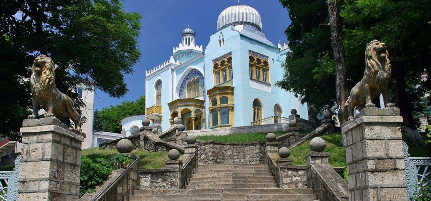 Железноводск экскурсии цены. Курортный парк Железноводск дворец Эмира Бухарского. Железноводск дворец Эмира Бухарского лестница. Ессентуки дворец Эмира Бухарского. Дача Эмира Бухарского в Железноводске.