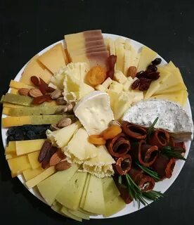 Сырные тарелки оформление на праздничный стол