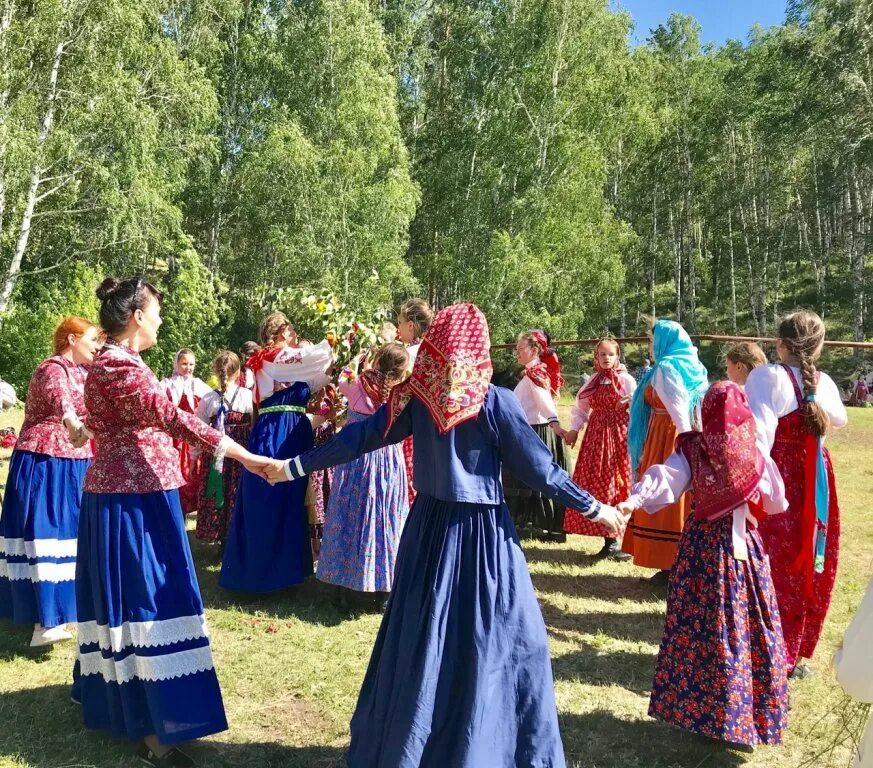 Троица березка. Празднование Троицы. Народный праздник Троица. Праздник русской Березки. Фольклорный праздник Троица.