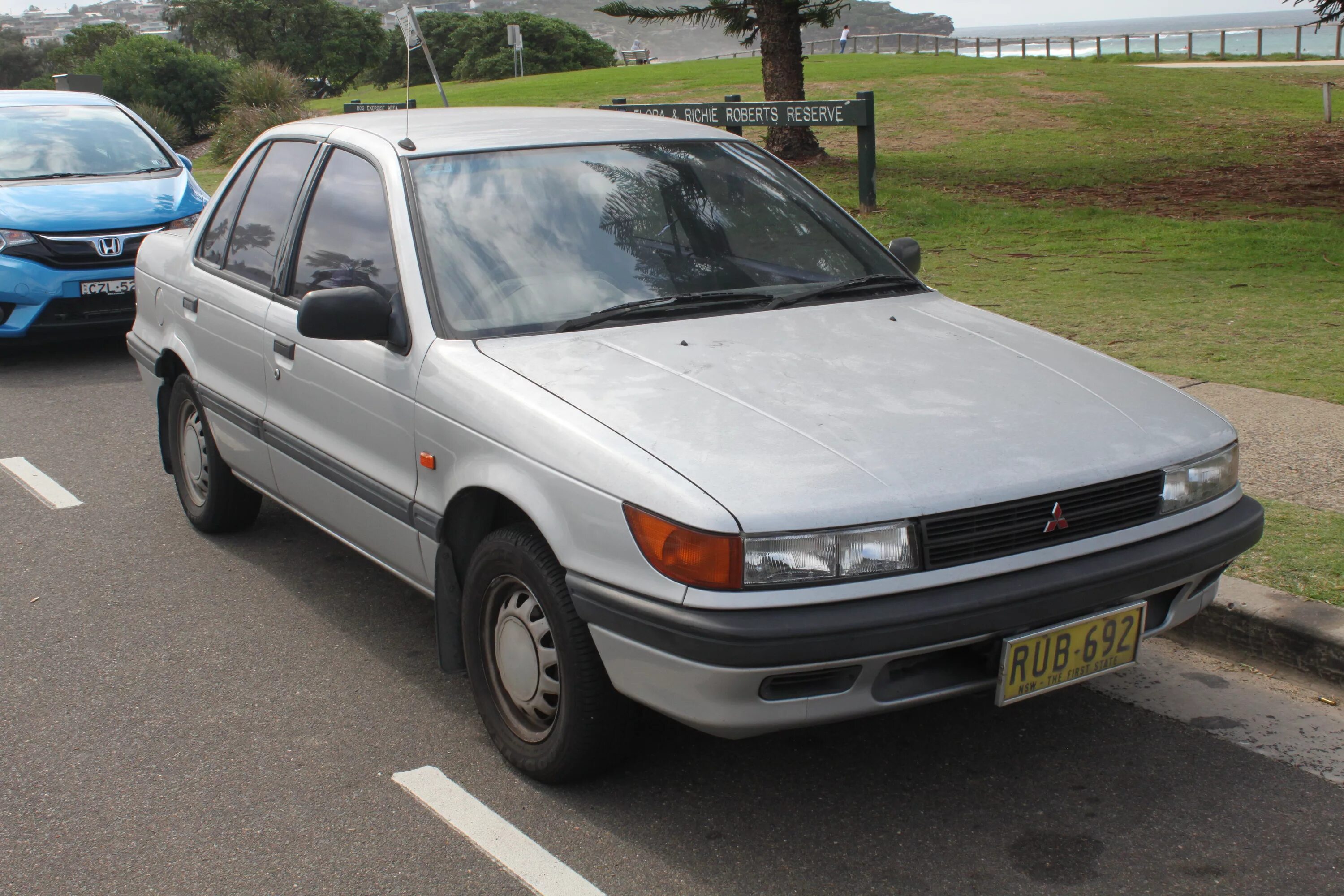 Мицубиси 1992. Mitsubishi Lancer GLX 1991. Mitsubishi Lancer 1991. Mitsubishi Lancer GLX 1992. Mitsubishi Lancer 1991 седан.