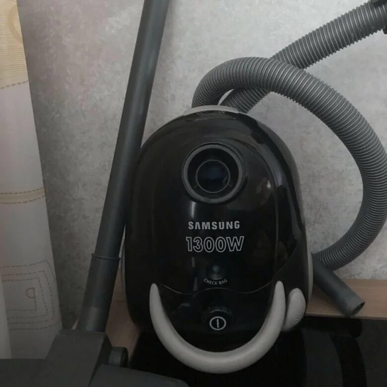 Пылесос samsung 1300w мешки. Самсунг 1300w пылесос мешок. Самсунг 1300. Пылесос самсунг 1300w модель. Samsung 1300w.