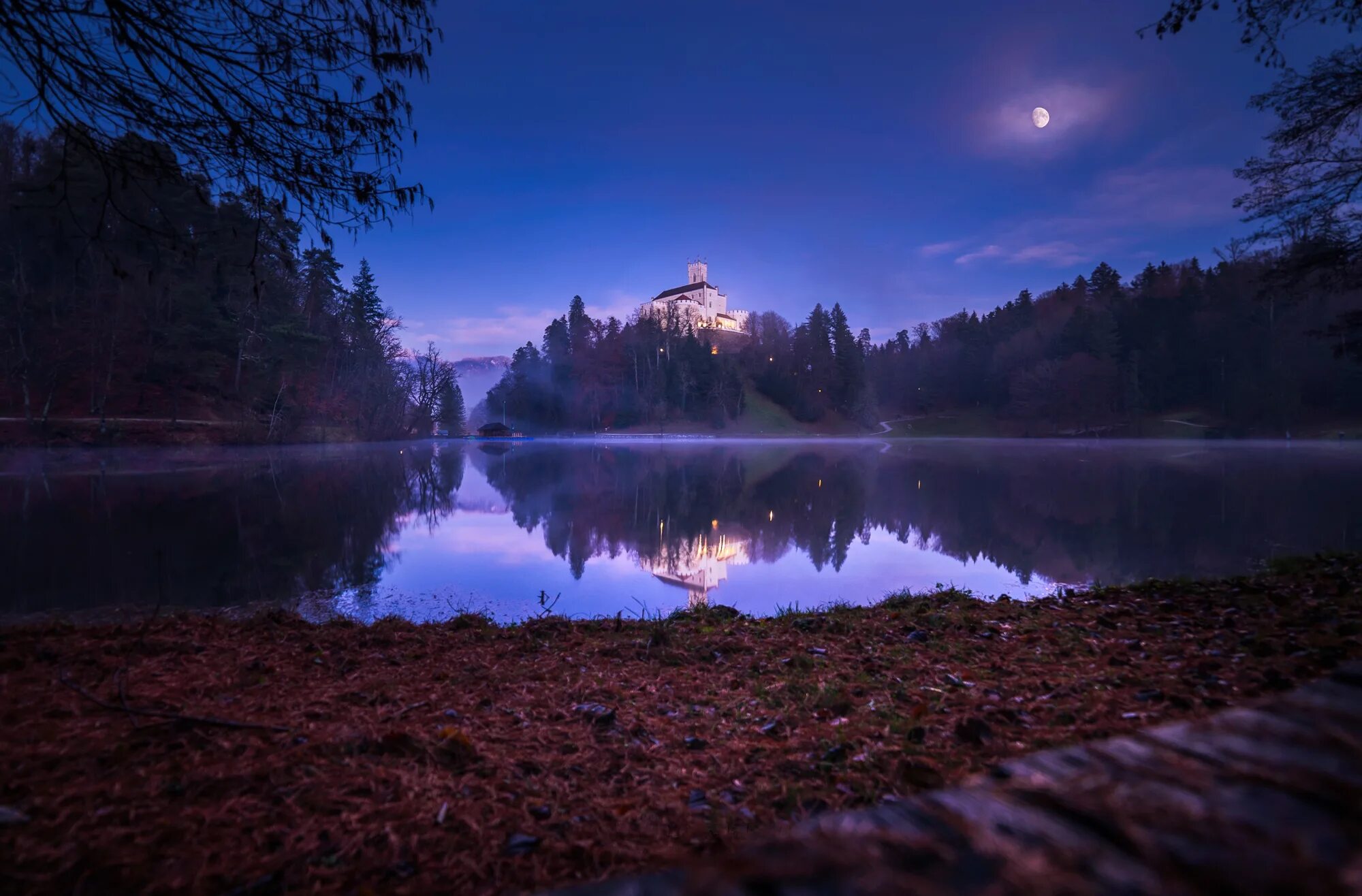 Night lake. Озеро ночью. Природа ночью. Ночной пейзаж. Ночь озеро Луна.