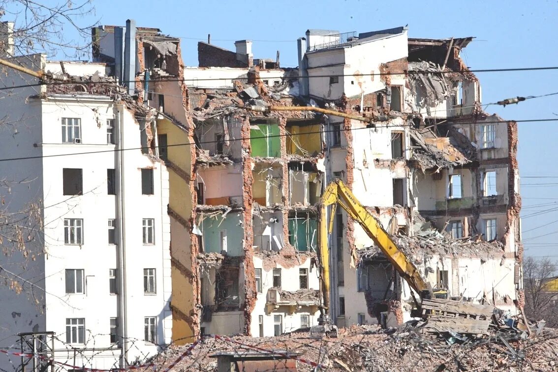 хрущевки сносят. реновация домов. снос девятиэтажки. первая снесенная пятиэтажка в москве. реновация 5 этажек.